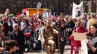 De 'TRUC' van de zweef-standbeelden op de Dam