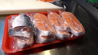 Salmon Cutting Skills, Salmon Steaks   鮭魚切割技巧, 鮭魚肉排   Fish Market in Taiwan