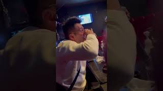 【酒】後輩に煽られて一気飲みするおっさん　#酒  #酒カス  #スナック