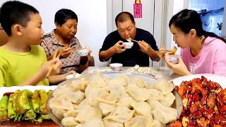 去超市买材料，婆媳俩准备腌咸菜，做出来的酸菜馅水饺一口一个造的香！【东北胖哥的乡村生活】