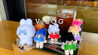 VLOG 일상 브이로그 / 우울우울빔을 맞았나,,,?😊 / 두드러기에 대처하는 삶😔 / 나도 플레이브 인형있다❤️‍🔥 인형과 함께 하는 아스테룸 십카페💫