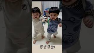 달리기 시합하는 11개월 쌍둥이 #육아 #shorts