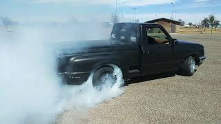 Lowered 1996 ford ranger doing donuts