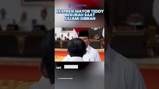 AWALNYA GARANG, Ekspresi Mayor Teddy Langsung Berubah saat Salami Prabowo Gibran saat Rapat