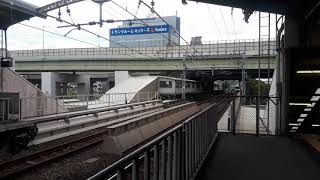 JR西日本弁天町駅で特急オーシャンアローとの通過シーンと大和路快速の発車シーン（2018年8月15日水曜日）携帯電話で撮影