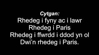 Rhedeg i Paris gyda llais a geiriau