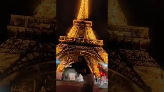 Happy little dance in front of effile tower. 🤩 #paris #dance #shortsfeed #effiletower #shortvideo