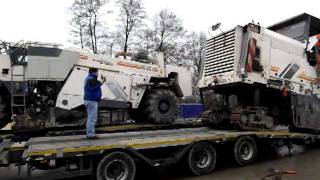 Big Boys Toys Vol. I  :  loading WIRTGEN W 2000 on truck