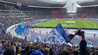 Die Ostkurve singt „Sektion Stadionverbot!“ beim Spiel Hertha BSC gegen Union Berlin