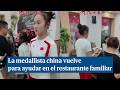 La gimnasta Zhou Yaqin, plata en los Juegos Olímpicos, vuelve a China para ayudar en el restaurante