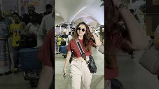 #tollywood #best #actress #keerthy Suresh click at mumbai Airport 🛫