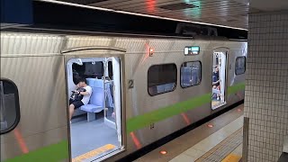 4154次北湖發車開往瑞芳的銀綠色微笑號十輛一編組EMU940區間車，6768次樹林發車開往宜蘭(南港到宜蘭有辦客)E416單電頭+兩節藍皮對號快車+三節藍皮通勤客車北部期間限定五節藍皮文博號活動專列