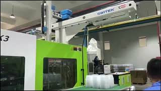 SWITEK High Speed three Axis Servo Robot With YIZUMI Injection Molding Machine