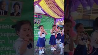 (សិស្សសាលារាំរបាំបង្ហាញ...)Elementary students dance show on Cambodia