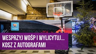 WOŚP 2023 w Katowicach. Licytacja kosza z autografami