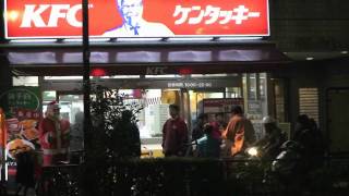 クリスマス当日ケンタッキーに並ぶ　It queues up in KFC on that day of Christmas.