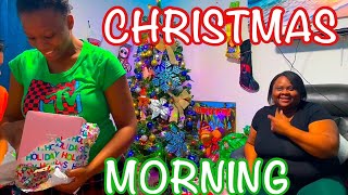 CHRISTMAS MORNING VLOG OPENING CHRISTMAS PRESENTS!