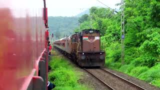 Thumping ALCo with 10106 Sawantwadi - Diva Express Crossing Mandovi Express at Kalambani Budruk !!