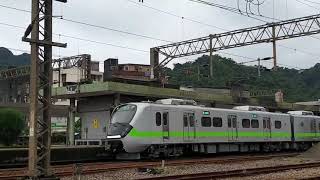 8779次花蓮發車經由北迴線開往樹林的EMU900型銀綠色新微笑號十輛一編組EMU902區間車，感謝FD