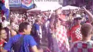 Stefansplatz EURO2008 poskliznuo se navijac