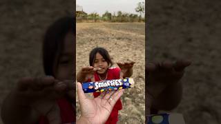 Yummy Bites SMARTIES Crispy Chocolate 🍫 balls Candy eating by #villagee |#viralvideo #shorts #fyp