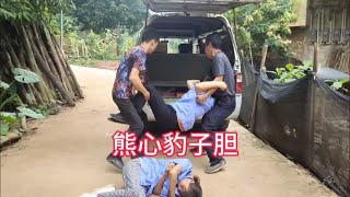 熊心豹子胆的人贩子天理不容，必将其受到法律制裁