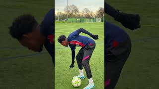 POV: Normal Defenders be like VS Defenders in Skill Tutorials😮‍💨😮‍💨 #footballshorts #football