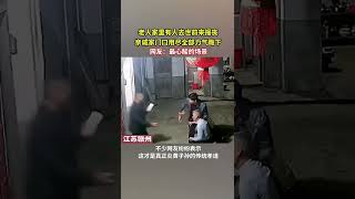 老人家里有人去世前来报丧，亲戚家门口用尽全部力气跪下，网友：最心酸的场景