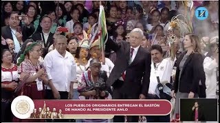 Entregan bastón de mando a AMLO