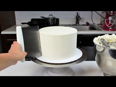 How to Smooth Frosting on a Cake I CHELSWEETS How to Smooth Frosting on a Cake I CHELSWEETS
