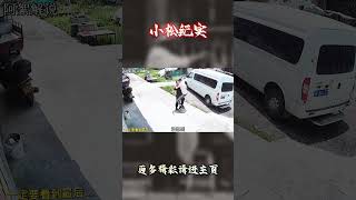 搞笑一幕：看来男子真的是被吓坏了#监控下的一幕 #搞笑 #父子日常 #万万不敢相信 #笑死人不偿命系列