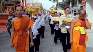 ទិដ្ឋភាពដង្ហែអង្គកឋិនទានប្រទក្សិណព្រះវិហារ វត្តលក្ខណៈវង្សឈូងធំ chua xung thum 2018