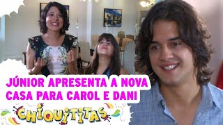 Júnior apresenta a nova casa para Carol e Dani | Chiquititas