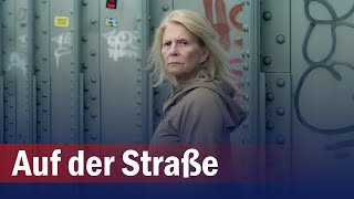 Auf der Straße | Drama | Christiane Hörbiger, Margarita Broich, Nadine Boske | DE Film 2014