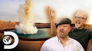 ¡Una mega explosión submarina! | Mythbusters: Los cazadores de mitos | Discovery Latinoamérica