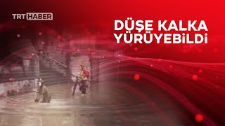 Sağanak sonrası biriken suda dengesini kaybederek defalarca düştü