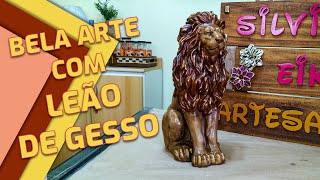 Bela arte com leão de gesso