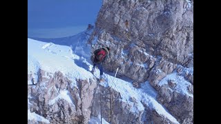 Zugspitze Gipfel im Winter von der Bergstation zum Gipfelkreuz Gipfel /  Summit in Winter