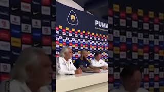 Dani Alves firmó su contrato con Pumas. ¡Momento histórico para el fútbol mexicano! 😱 | #Shorts