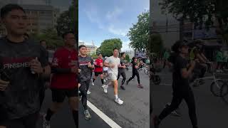 Momen Menko AHY menikmati CFD Kota Surabaya bersama 'runners' dari berbagai komunitas