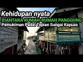 Menyusuri pemukiman padat tepian Sungai Kapuas yang sangat lebar