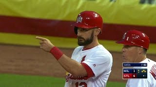 MIL@STL: Carpenter singles home Molina in the 4th