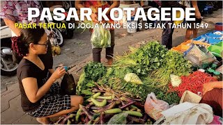 The warmth of traders at the traditional market in Yogyakarta, INDONESIA