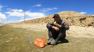 After 7 months of bicycle travel, I came to Shigatse to take a break and challenge the no-man's land