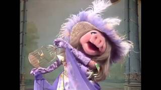 Muppet Songs: Miss Piggy - Don't Dilly Dally on the Way