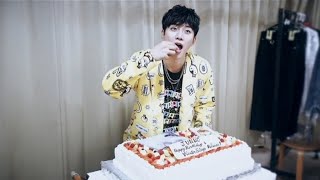 [2PM 준호] 깜짝 생일파티에 쑥쓰러워하는 귀여운 준호🐧🎂