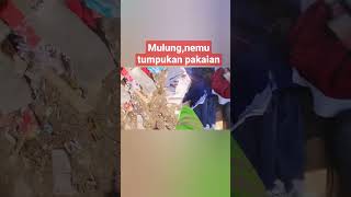 Mulung,nemu tumpukan pakaian