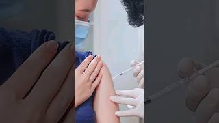 Why Doctors Flick the Syringe ?🤔 എന്തുകൊണ്ടാണ് ഡോക്ടർമാർ സിറിഞ്ച് ചലിപ്പിക്കുന്നത്? #shorts