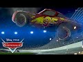 Relâmpago McQueen Bate durante a Corrida | Pixar Carros