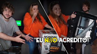 BRINO DÁ PRESENTES PRA MÃE DELE EM LIVE E ELA SE EMOCIONA